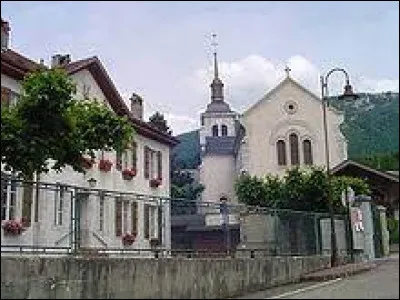 Nous terminons notre balade en Auvergne-Rh&ocirc;ne-Alpes, &agrave; Viuz-la-Chi&eacute;saz. Commune de l'aire d'attraction Ann&eacute;cienne, elle se situe dans le d&eacute;partement ...