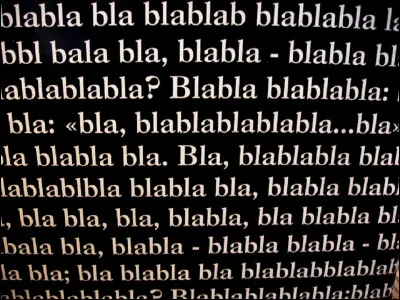 Quel mot définit la façon de parler ou d'écrire qui apparaît mécanique ou répétitive, à la manière d'un perroquet ?