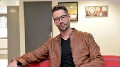 Dans quelle comédie musicale Emmanuel Moire s'est-il fait connaître par le grand public ?