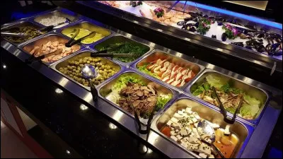 Enfin, quelle quantité de nourriture engloutis-tu le soir ?