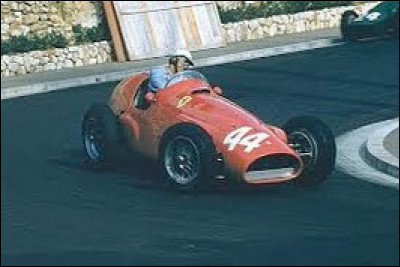 Qui était son oncle pilote de Formule 1 dans les années 50 lui ayant donné la passion des automobiles ?