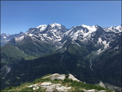 Quel est ce mont du massif du Beaufortain en Haute-Savoie qui culmine à 2 525 mètres d'altitude ?