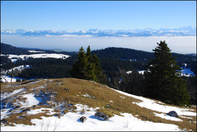 Quel est ce mont, un sommet du Jura suisse situé dans le canton de Vaud qui culmine à 1 534 mètre d'altitude ?