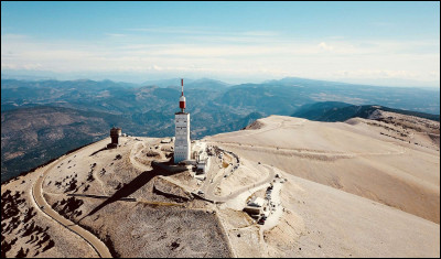 Quel ce mont, point culminant des monts du Vaucluse avec 1 910 mètres d'altitude ?