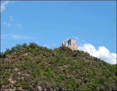 Quel est ce mont de Haute-Corse qui culmine à 942 mètres d'altitude, proche de la commune de Biguglia ?
