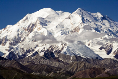 Quel est ce mont, le plus haut sommet du monde qui culmine à 8 849 mètres d'altitude ?