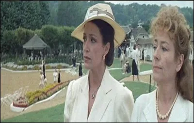 Elle est Hélène Rivière, la femme de Roland (Trintignant) dans "Partir, revenir" de Claude Lelouch :