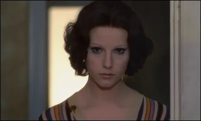 Cette actrice italienne a joué plusieurs fois avec Trintignant : elle était Giulia, la petite bourgeoise qu'il épouse dans "le conformiste", Sarah dans "Voyage de noces" et Giovanna dans "la Terrasse" :
