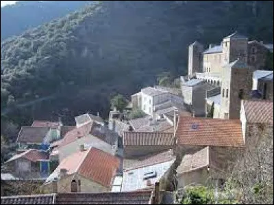 Nous partons maintenant dans la Montagne Noire, &agrave; Roquef&egrave;re. Village occitan, dans l'aire d'attraction Carcassonnaise, il se situe dans le d&eacute;partement ...