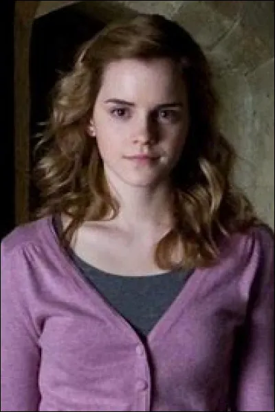 Dans « Harry Potter 6 », pourquoi confirme-t-elle à Slughorn que le métier de dentiste de ses parents est dangereux ?