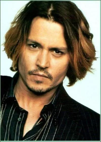 Quel acteur aida Johnny Depp  faire ses premiers pas dans le monde du cinma en le prsentant  son agent ?