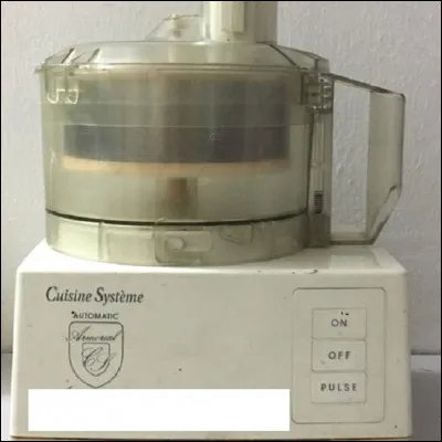 Quelle est la marque française qui a lancé le premier robot ménager à destination des particuliers en 1971 ?