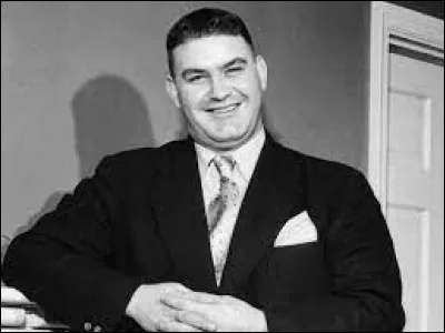 Ce Roi là est presque une copie de Léo dans "Attrape-moi si tu peux" ! C'est le Roi ?