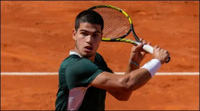 Carlos Alcaraz a gagné son premier titre ATP en...