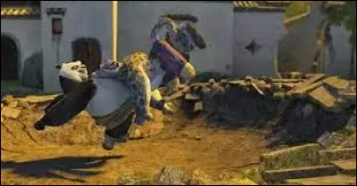 Grâce à quelle technique Po bat-il le méchant du premier film ?