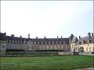 Autre région, autre château. Nous sommes en Île-de-France, au château de Neuville, à Gambais. Ville de l'arrondissement de Rambouillet, elle se situe dans le département ...