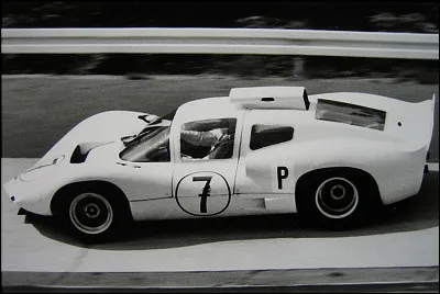 Quel est le nom de cette voiture am&eacute;ricaine qui a remport&eacute; les 1000 km N&uuml;rburgring en 1966 ?