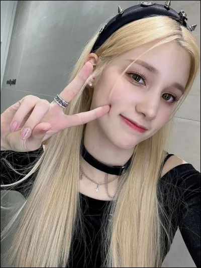 Quelle est la nationalité de Huening Bahiyyih ?