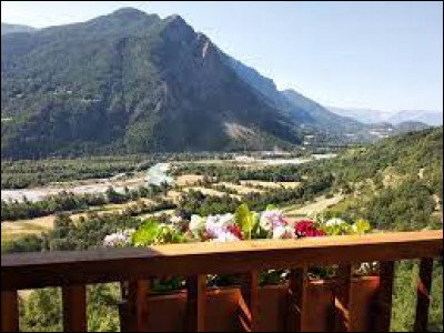 Être assis sur un balcon avec une superbe vue sur les montagnes, cela te :