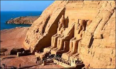 Dans quel pays la ville de Louxor est-elle situ&eacute;e ?