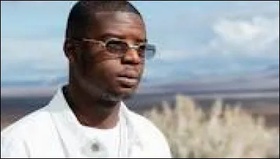 Trouve les paroles de "Jefe" de Ninho : 
Jefe, Jefe, on arrivera sur le trône un peu blessé (tout s'passe comme prévu)
La seule chose qu'aura changé, c'est peut-être le prix du blouson ...