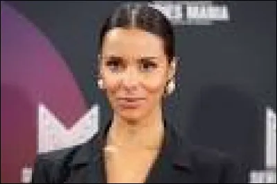 Trouve les paroles de "Je sais" de Shy'm : 
Hey hey qu'est-ce qu'il y a
Vas-y crie un peu
Mais dis-moi
Mais qu'est-ce que t'as à vouloir m'tuer les yeux
Serais-tu en train de perdre le nord
Crie de tout ton corps ...