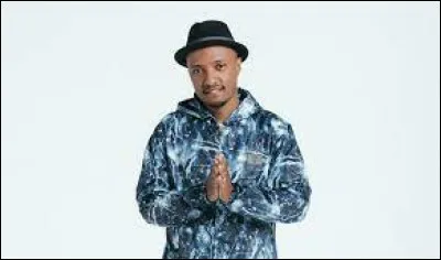 Trouve la suite des paroles de "Mon précieux" de Soprano : 
Je te partage ma vie, au lieu de la vivre
Tu me partages la vie des autres pour me divertir
Je ne regarde plus le ciel depuis que tu m'as pris ...