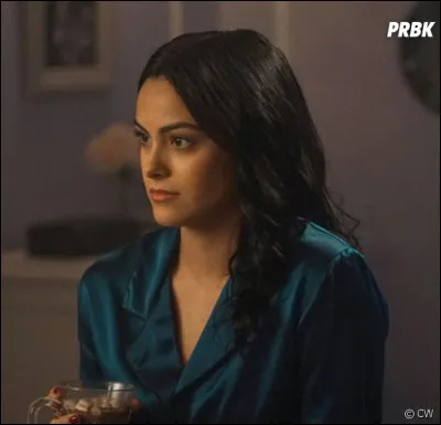 Toujours dans la saison 1, qui est la nouvelle en ville ?