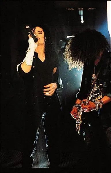 Give in to Me est dans :