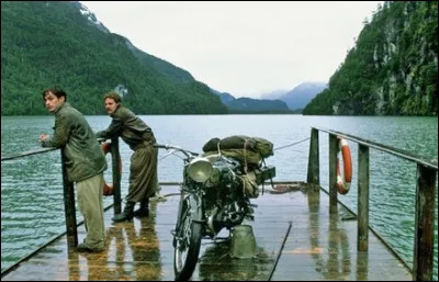 Ce film librement interprété reprend un voyage initiatique d' Ernesto Guevara dans sa jeunesse. Quel est son titre ?