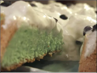 Quelle est cette pâtisserie acidulée aux couleurs de l'Uruguay, un gâteau traditionnel à base de myrtille et de curaçao ?