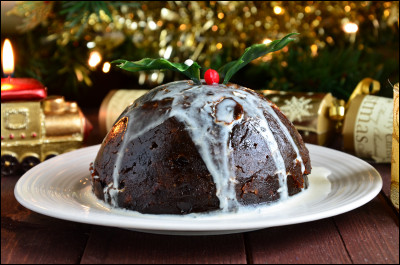 Quelle est cette pâtisserie du Royaume-Uni, un gâteau de Noël cuit à la vapeur avec des fruits secs et de la graisse de rognon de boeuf ?
