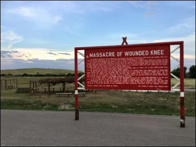 Dans quel Etat a eu lieu le massacre de Wounded Knee, considéré comme le dernier évènement des guerres indiennes, en 1890 ?