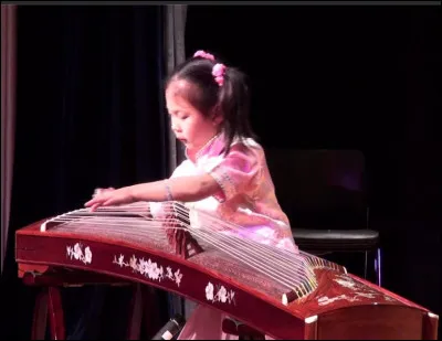 Quel nom d'instrument de musique originaire de Chine est du genre masculin ?