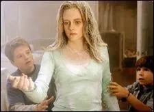 Elle est Lisa Budwing dans Zathura. Ce dernier tant un jeu de societ se droulant... .