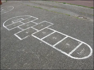 Choisis un jeu à la récréation.