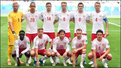 Quel surnom, signifiant "les Rouges et Blancs", est celui de l'équipe du Danemark ?