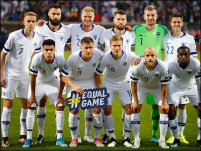 Quels rapaces sont le surnom des joueurs de l'équipe de Finlande ?