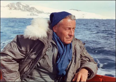 Ce scientifique et explorateur polaire, qui a dirigé les Expéditions polaires françaises de 1947 à 1976, se nomme ...