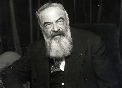 Ce romancier et auteur dramatique français célèbre au début du XXe siècle pour ses mots d'esprit, se nomme Tristan ...