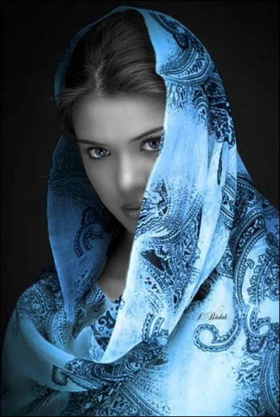 À qui doit-on les paroles "La joie de porter un enfant, c'est un cri, c'est un chant" dans sa chanson "Musulmanes" ?