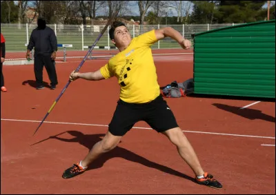 Il vous faut une tige de 800 grammes et une longue piste d'élan afin de pratiquer le...