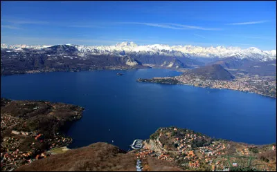 Quel est ce lac Italo-suisse de 65 km de long qui compte de nombreuses &icirc;le, haut lieu touristique ?