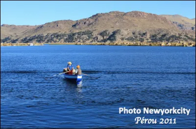 Quel est ce lac de la cordill&egrave;re des Andes servant de fronti&egrave;re entre le P&eacute;rou et la Bolivie, le plus haut lac navigable du monde situ&eacute; &agrave; 3 872 m&egrave;tres d'altitude ?