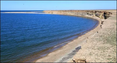 Quel est ce lac d'eau douce situ&eacute; &agrave; l'extr&ecirc;me nord du Kazakhstan pr&egrave;s des montagnes de l'Alta&iuml; ?
