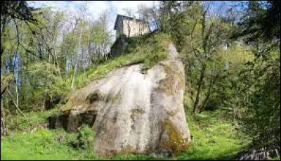 Je vous propose de partir à Mûres, à la découverte du château de Pierrecharve, perché sur un rocher nommé la Pierre Chauve. Commune de l'aire d'attraction Annécienne, elle se situe dans le département ...