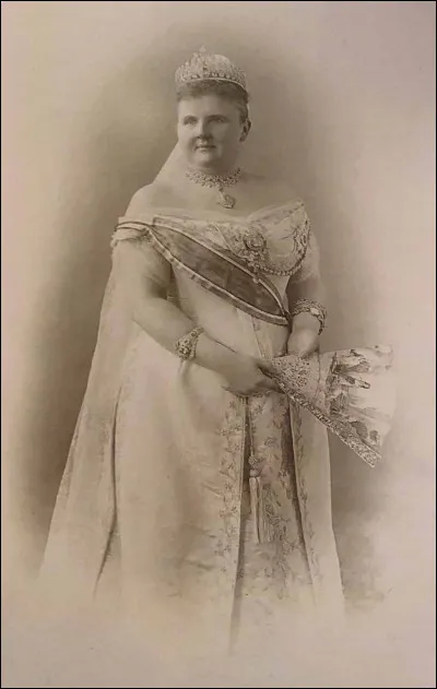 Combien d'années de différence Emma de Waldeck-Pyrmont a-t-elle avec Guillaume III ?