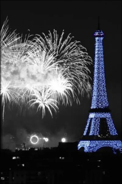 Juillet : le feu d'artifice traditionnel est là pour honorer le souvenir de la prise de la Bastille, le 14 juillet ! En quelle année ?