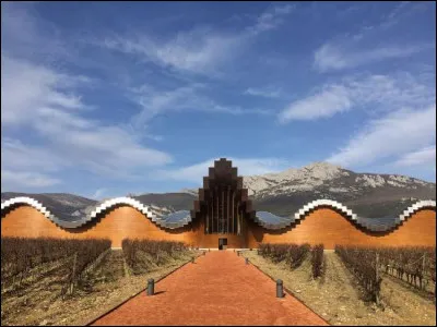 Quelle information concernant le Bodegas Ysios, en Espagne, est inexacte ?