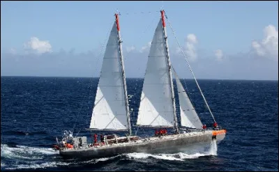 Quel est le nom de ce voilier destiné à la recherche scientifique qui parcourt les mers pour étudier lécosystème marin et l'impact du changement climatique ?